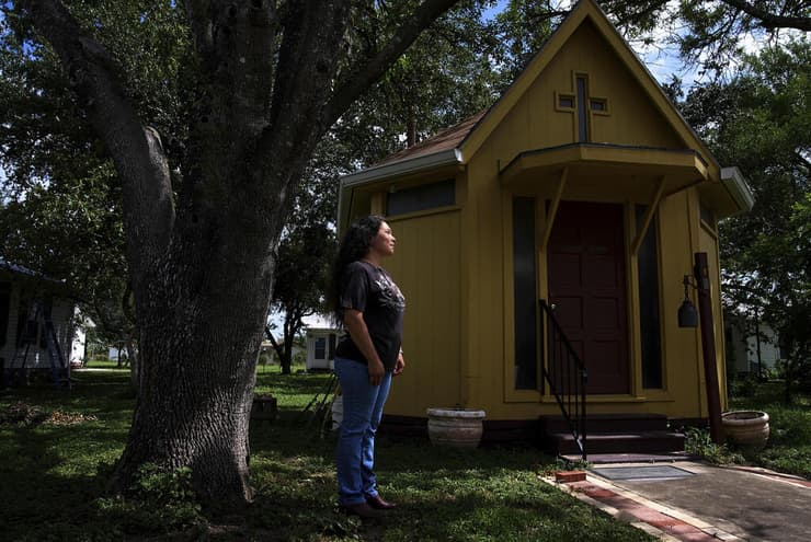 חואניטה מהגרת ממקסיקו ב טקסס ארה"ב בצל חשש ממבצע גירוש מהגרים לא-חוקיים של טראמפ