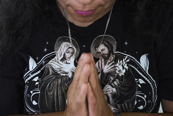 חואניטה מהגרת ממקסיקו ב טקסס ארה"ב בצל חשש ממבצע גירוש מהגרים לא-חוקיים של טראמפ