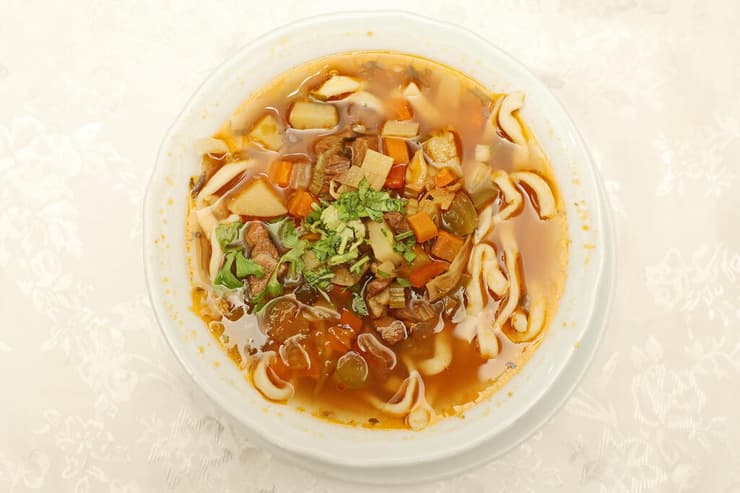 מרק עם הכול (צילום: דנה קופל) מסעדת ווסטוק