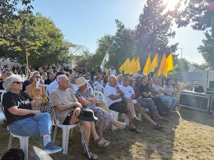 טקס הנחת אבן פינה בשכונה הראשונה בקיבוץ ניר עוז