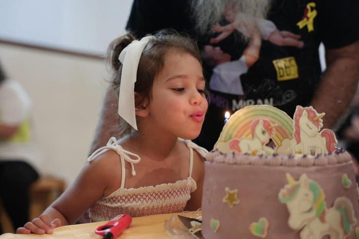 יום הולדת  4 לאור בתו של עמרי מירן החטוף 