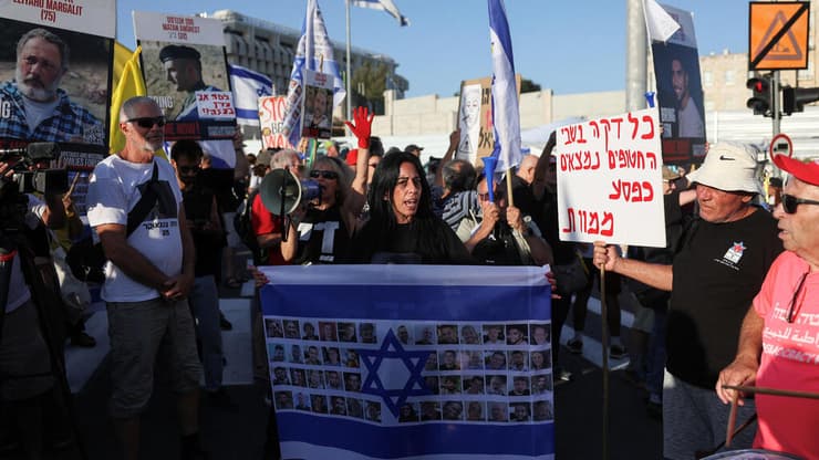 עינב צנגאוקר במחאה בירושלים (צילום: REUTERS/Ronen Zvulun) מחאה בירושלים למטען שחרור החטופים