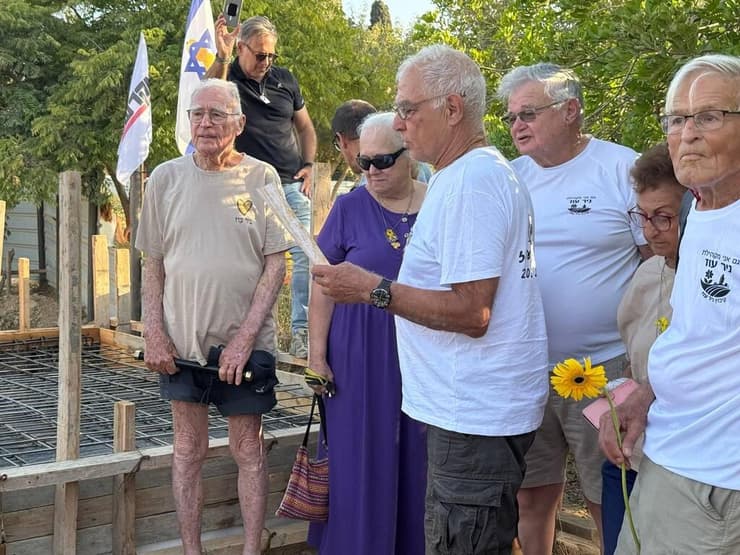 טקס הנחת אבן פינה בשכונה הראשונה בקיבוץ ניר עוז