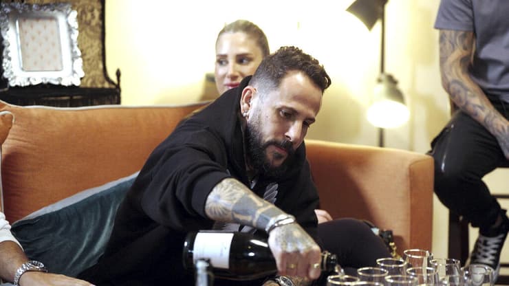 מתוך "הבוזגלוס" עונה 9 (צילום: באדיבות yes ו- +STING) מתוך "הבוזגלוס" עונה 9