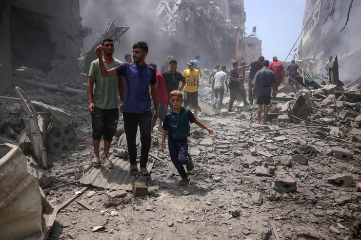 פלסטינים זירת תקיפה בשכונת זייתון עזה רצועת עזה