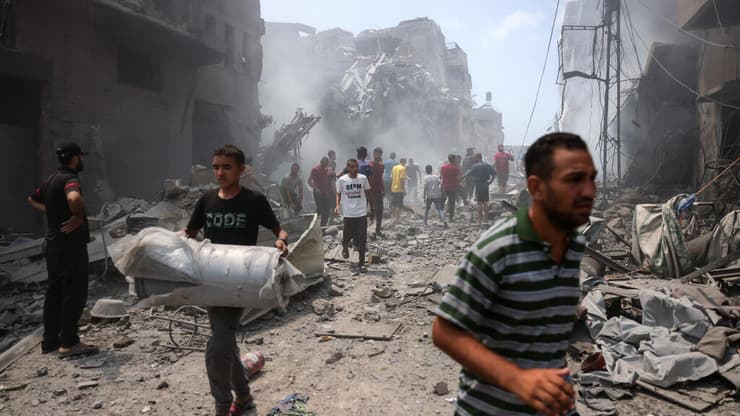 תקיפה בעיר עזה. המסרים של ישראל לא עבדו ולא עובדים - מול התמונות מהרצועה (צילום: BASHAR TALEB / AFP) פלסטינים זירת תקיפה בשכונת זייתון עזה רצועת עזה