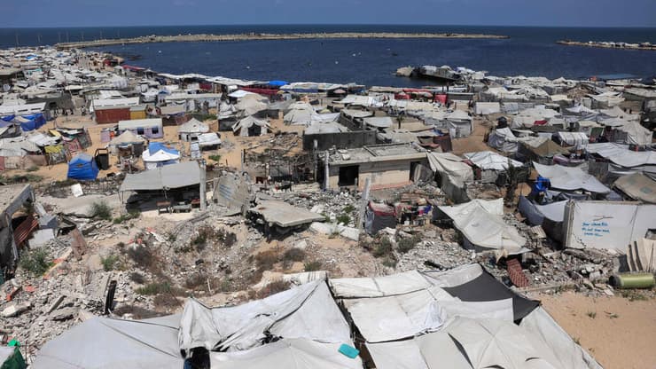 אוהלי עקורים בעזה