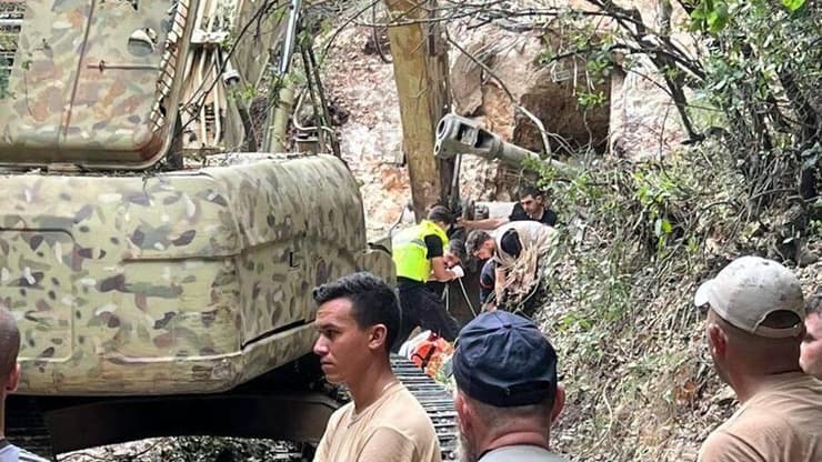 חיילים לבנוניים נפצעו כאשר תחמושת שנותרה, לטענתם מהתקיפות הישראליות, התפוצצה באזור הכפר מג'דל זון בדרום לבנון
