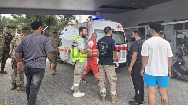 מספר חיילים לבנוניים נפצעו כאשר תחמושת שנותרה, לטענתם מהתקיפות הישראליות, התפוצצה באזור הכפר מג'דל זון בדרום לבנון