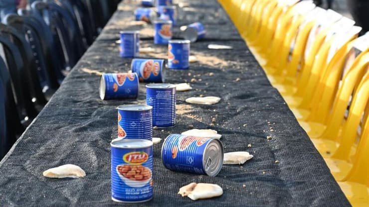 מיצג הרעב בכיכר החטופים (צילום: פאולינה פטימר) מיצג הרעב של משפחות החטופים בכיכר החטופים