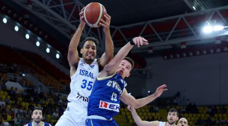 איתן בורג קופץ לריבאונד (איגוד הכדורסל) איתן בורג קופץ לריבאונד