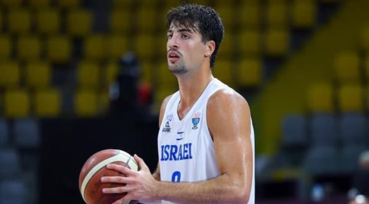 דני אבדיה עם הכדור (איגוד הכדורסל) דני אבדיה עם הכדור