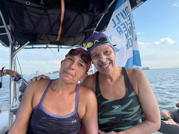 דבי וענת מתכוננות למשחה סביב מנהטן. "הקבוצה עוזרת לי להתמודד עם האובדן העצום"    