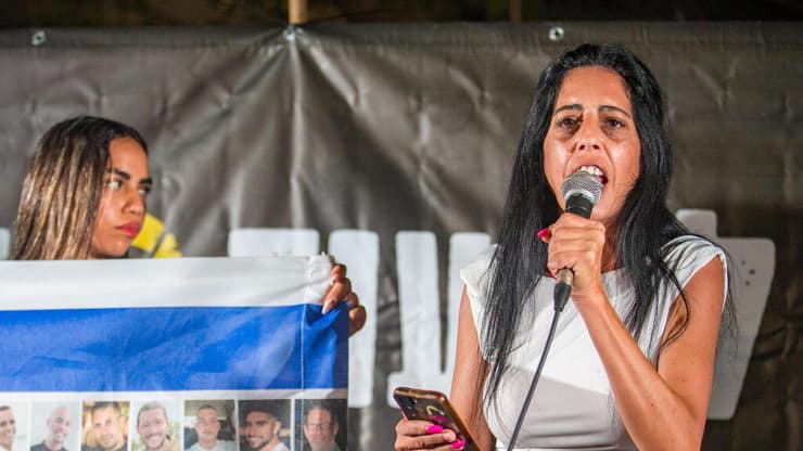 עינב צנגאוקר במחאה למען השבת החטופים וסיום המלחמה בבגין, תל אביב