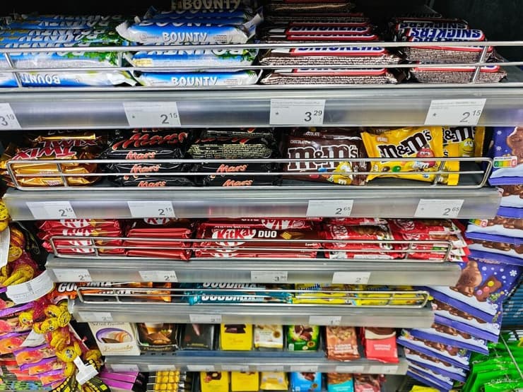 חטיפי שוקולד בסופרמרקט בגאורגיה