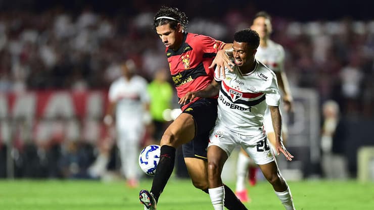 צ'יקו במדי רסיפה הברזילאית