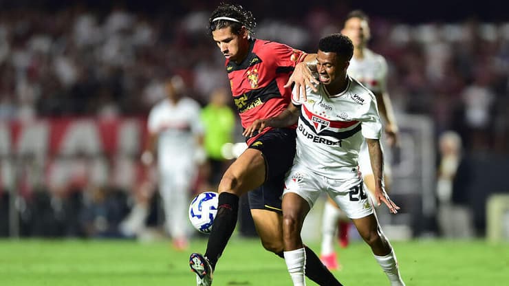 דחף להגיע להפועל.צ'יקו (צילום: Mauro Horita/Getty Images) צ'יקו במדי רסיפה הברזילאית