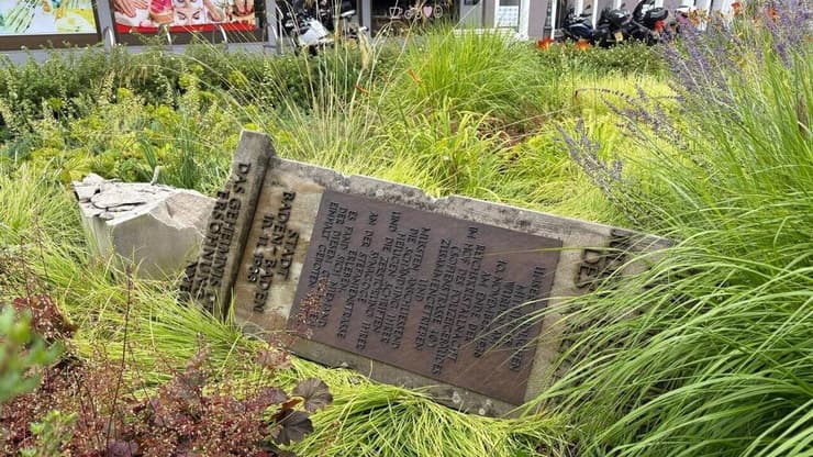 האנדרטה שהושחתה בבאדן באדן