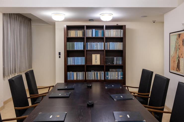 הצצה למוזיאון הכנסת