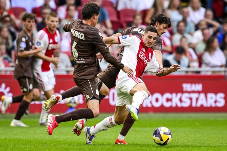 ערך בכורה. אוסקר גלוך (צילום: ANP via Getty Images) אוסקר גלוך בפעולה