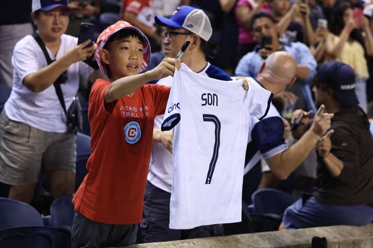 גם אוהדים בשיקגו העניקו לו קבלת פנים חמה