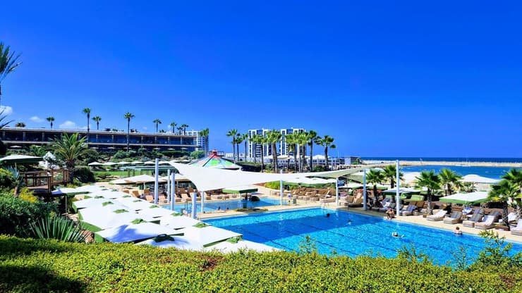 כחול וירוק: ברוכים הבאים לדן אכדיה ריזורט (צילום: אסף רוזן) דן אכדיה ריזורט