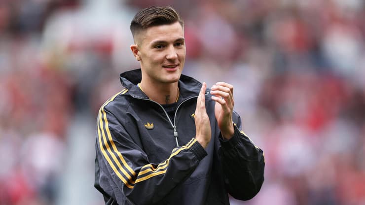 ששקו מוצג ביונייטד (צילום: Matt McNulty/Getty Images) בנימין ששקו מוצג ביונייטד