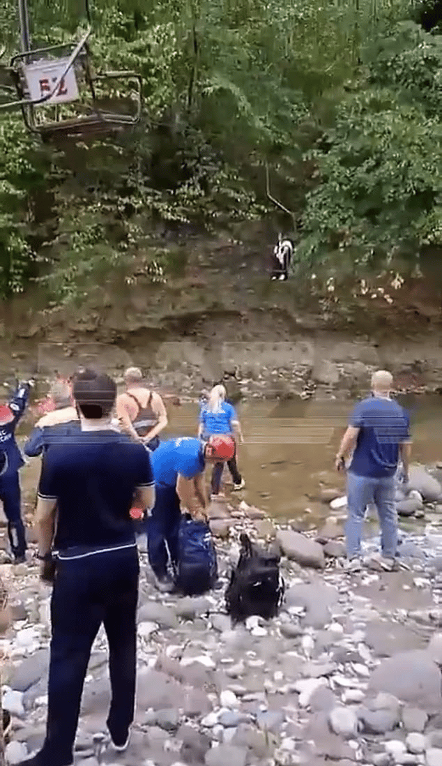 רוסיה רכבל התרסק ל אגם