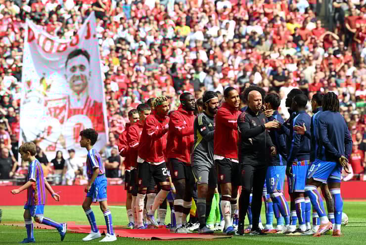 שחקני ליברפול וקריסטל פאלאס (צילום: Clive Mason/Getty Images) שחקני ליברפול וקריסטל פאלאס