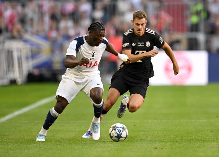 מוחמד קודוס במדי טוטנהאם