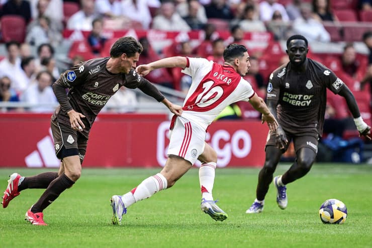 גלוך (צילום: Olaf Kraak / ANP / AFP) גלוך