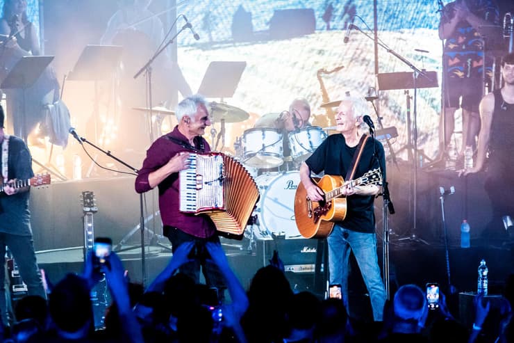 האלבום הכי מצליח זכה אתמול לחיים חדשים על הבמה. שלום חנוך במופע לציון 40 שנה ל"מחכים למשיח" (צילום: ליאור כתר) שלום חנוך במופע לציון 40 שנה ל"מחכים למשיח"