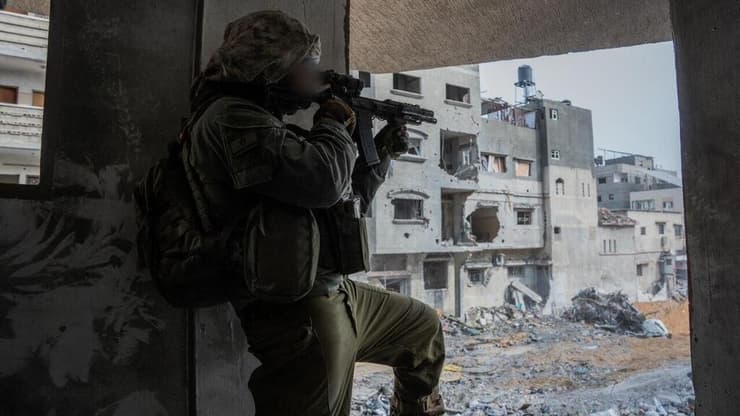 לוחמי ולוחמות יחידת חילוץ והצלה של פיקוד העורף ברצועת עזה