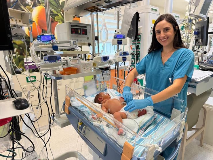 רינא בפגייה. בכל יום אני צופה מקרוב בפלא של חלב אם ובניסים שהוא מחול     