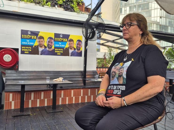 מכבית, דודתם של גלי וזיוי. "אמירה של תקווה לחזרתם" (צילום: מוטי קמחי) מכבית, דודתם של גלי וזיוי. "אמירה של תקווה לחזרתם"