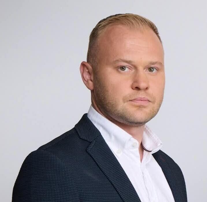 "לא ראויים לעבוד פה". ארטיום חרצ'נקו חבר מועצת העיר חיפה ארטיום חרצ'נקו