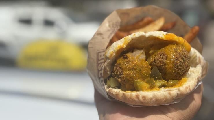 מנה מפנקת ביותר. נתי פיתה