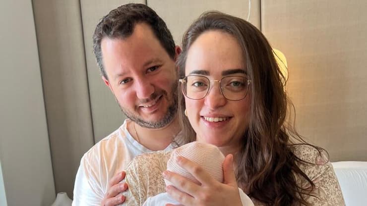 דנה סולומון ובעלה יוסי, הישראלית הראשונה שהרתה לאחר טיפול CAR-T נגד סרטן (צילום: אלבום פרטי) דנה סולומון ובעלה יוסי, הישראלית הראשונה שהרתה לאחר טיפול CAR-T נגד סרטן