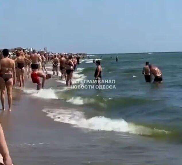 אוקראינה אודסה רוחצים נכנסו לשחות בים נהרגו מ פיצוץ מוקשים