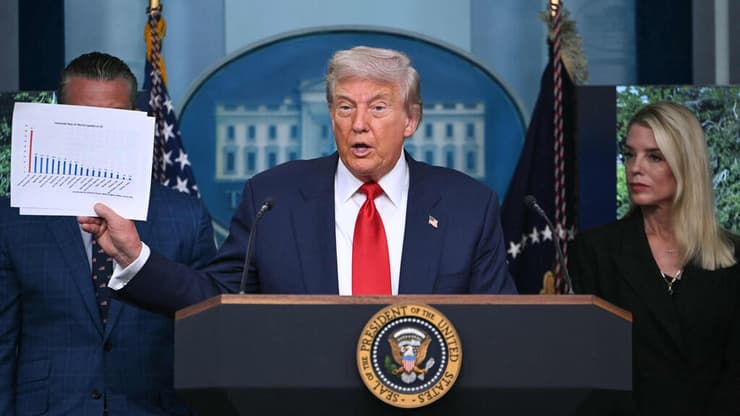 טראמפ במסיבת עיתונאים בוושינגטון