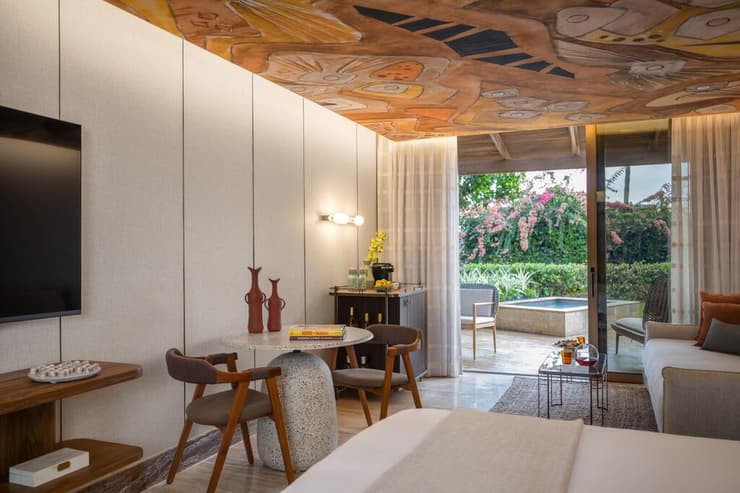 וכך נראה מבפנים חדר גן עם אמבטיית שמש (צילום: סיון אסקיו) דן אכדיה ריזורט