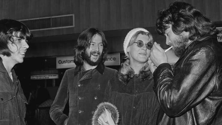 בובי ויטלוק (מימין). חברי להקת דרק והדומינוס (צילום: Evening Standard/Hulton Archive/Getty Images) בובי ויטלוק (מימין). חברי להקת דרק והדומינוס