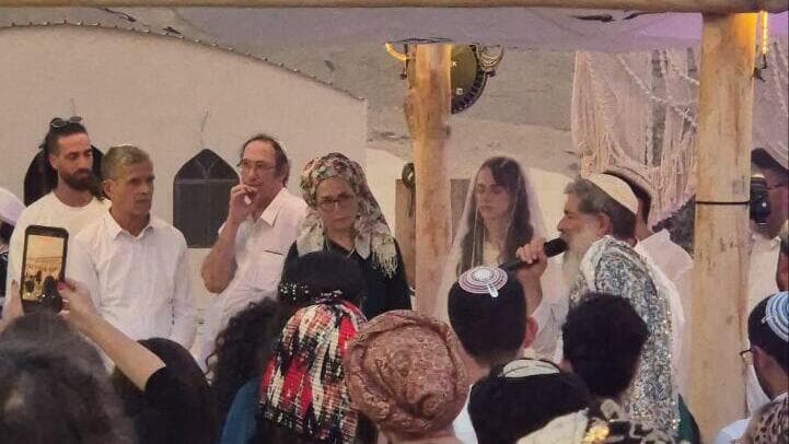 חתונתם של מרדכי ואמונה אחותו של אבינתן אור