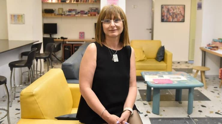 ד"ר לורה שרוני במחלקת "עוגן" בבית החולים מזור 