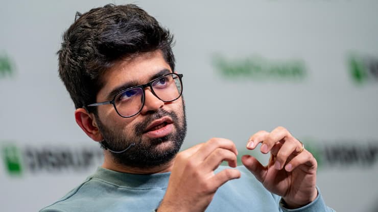 מנכ"ל פרפלקסיטי, ארבינד סריניוואס. הדפדפן של החברה ביצע רכישות והזמנת פרטי אשראי מעמודי פישינג (צילום: בלומברג) מנכ"ל פרפלקסיטי AI ארבינד סריניוואס