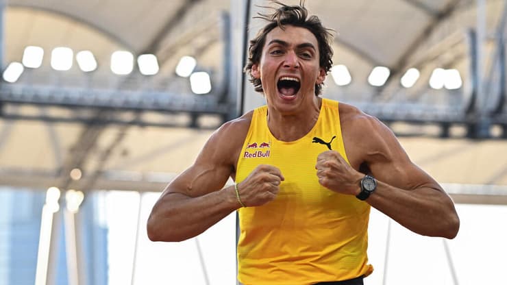 דופלנטיס חוגג את שיא העולם החדש (צילום: Attila KISBENEDEK / AFP) דופלנטיס