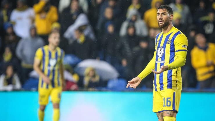 עטר במדי מכבי ת"א ב-2019