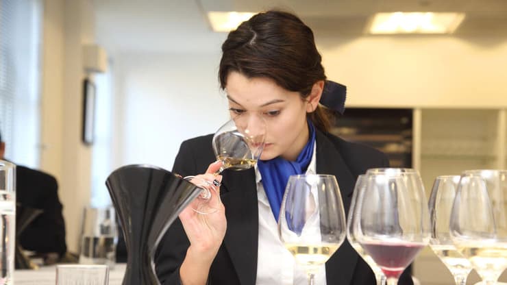 מדיסון הואנג בעת לימודי הקולינריה שלה (אקדמיית "קורדון בלו") מדיסון הואנג בעת לימודי הקולינריה שלה