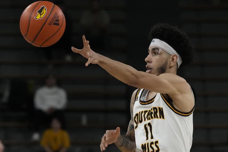 קורבלו (צילום: AP Photo/Rogelio V. Solis) קורבלו