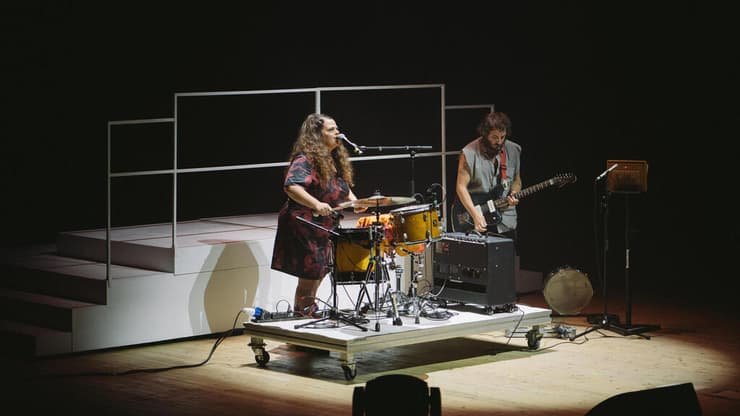 מתוך המופע "נאומים נגד הייאוש"